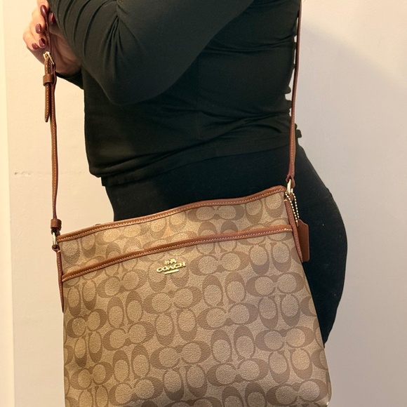 Coach Signature Canvas Crossbody Bag Brown Tan Leather Trim - Picture 3 of 8